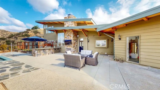 Detail Gallery Image 15 of 36 For 7300 Santa Susana Pass Rd, Simi Valley,  CA 93063 - 3 Beds | 2/1 Baths