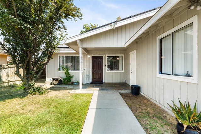 518 Lincoln Avenue, Bakersfield CA: https://media.crmls.org/medias/6f741306-9570-4f60-9f3b-c3dd397d529d.jpg