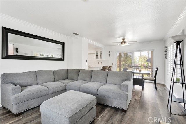 Detail Gallery Image 11 of 41 For 417 Colfax Cir, Corona,  CA 92879 - 4 Beds | 2/1 Baths