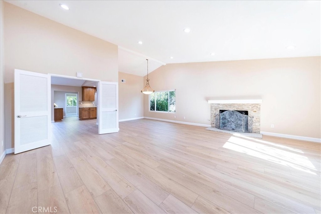 12727 Benavente - photo 15