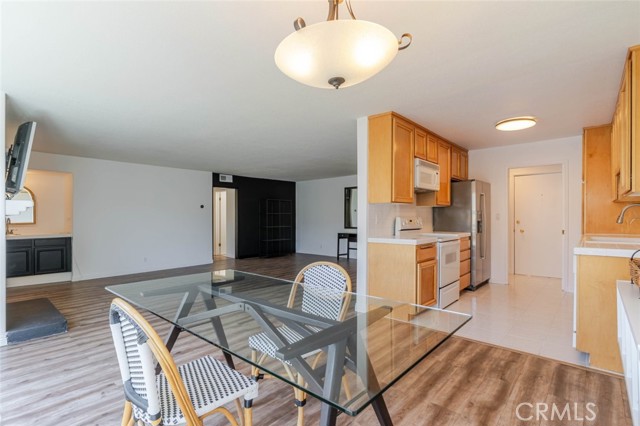 Detail Gallery Image 30 of 38 For 13543 Moorpark St #7,  Sherman Oaks,  CA 91423 - 2 Beds | 2 Baths