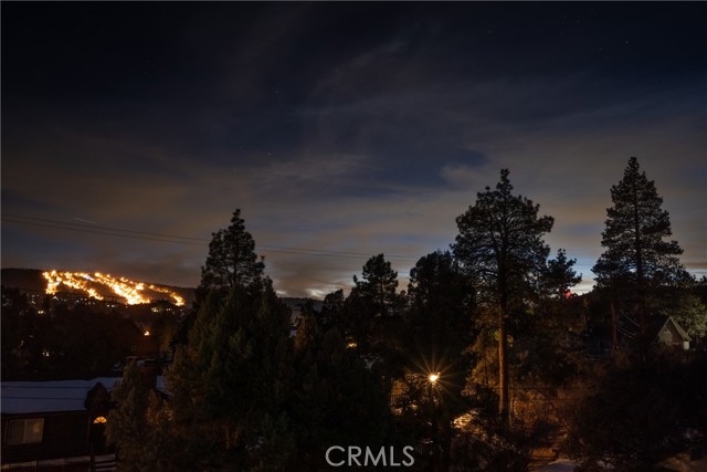 Detail Gallery Image 2 of 45 For 1117 Crater Mountain, Big Bear City,  CA 92314 - 5 Beds | 3 Baths