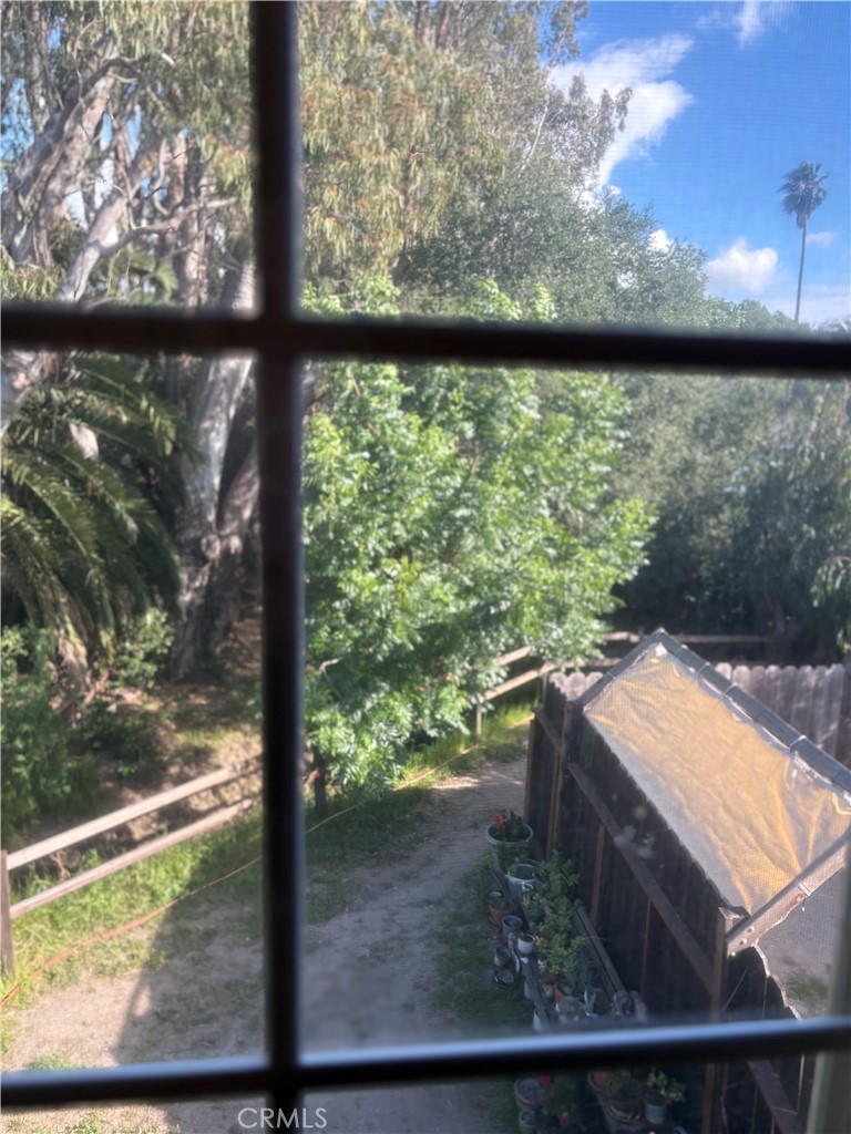 https://media.crmls.org/medias/6f77b88c-3ec3-4cd4-92f4-cbbf48a7c2bb.jpg?preset=X-Large