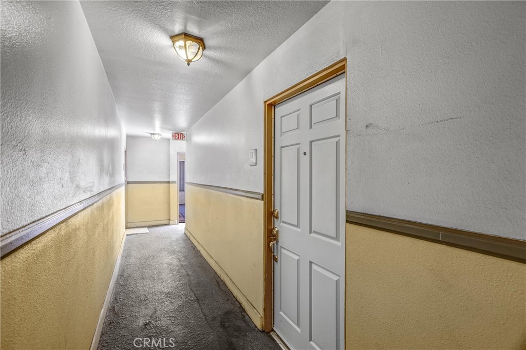 https://media.crmls.org/medias/6f78679d-94f7-4029-adb2-f73c96f87013.jpg?preset=X-Large