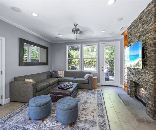 45 Coriander, Irvine CA: https://media.crmls.org/medias/6f78c462-2196-4094-99f4-d9871b1c3565.jpg