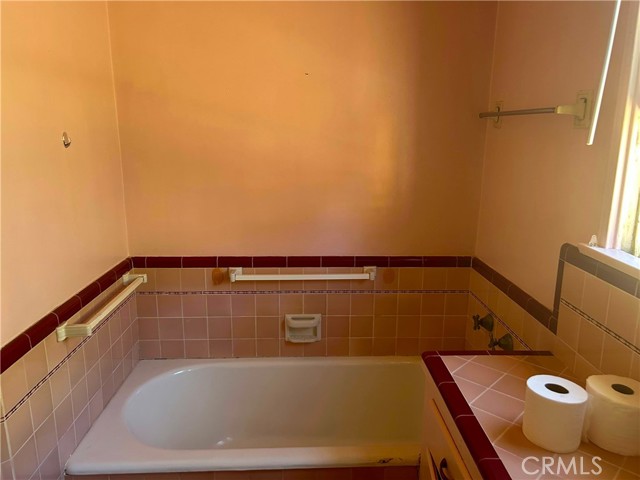 Detail Gallery Image 8 of 15 For 1418 W 93rd, Los Angeles,  CA 90047 - 3 Beds | 2 Baths