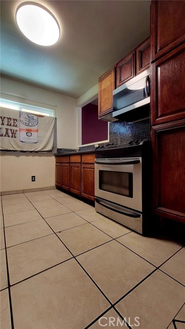 Detail Gallery Image 9 of 18 For 9454 Frankfort Ave, Fontana,  CA 92335 - 3 Beds | 1 Baths