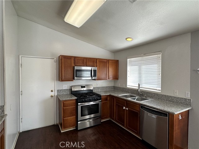 Detail Gallery Image 9 of 25 For 6028 W Avenue J4, Lancaster,  CA 93536 - 4 Beds | 2 Baths