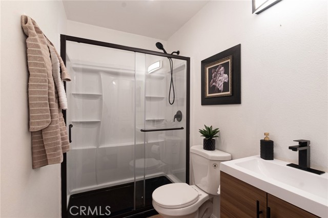 Detail Gallery Image 10 of 21 For 6155 Reseda Blvd #4,  Tarzana,  CA 91335 - 3 Beds | 2 Baths
