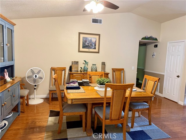 Detail Gallery Image 7 of 25 For 14372 Woodland Dr, Victorville,  CA 92395 - 3 Beds | 2 Baths