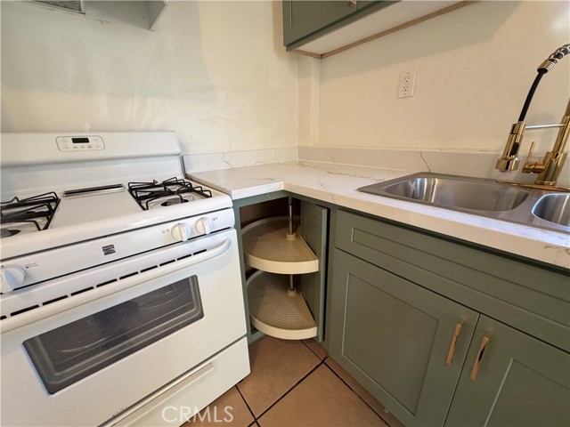 Detail Gallery Image 11 of 11 For 890 E 4th St, Pomona,  CA 91766 - 2 Beds | 1 Baths