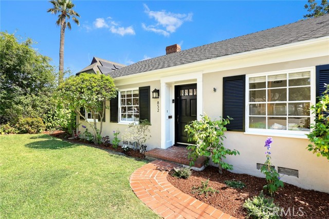 852 E Howard Street, Pasadena CA: https://media.crmls.org/medias/6f7b3da5-1089-4c7e-83bb-8f8adf6eaa08.jpg