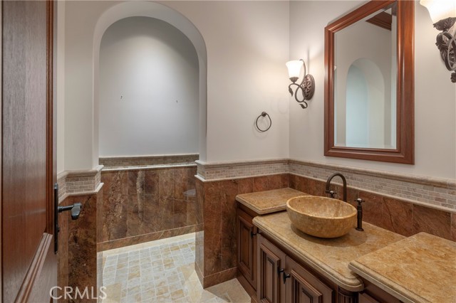 Detail Gallery Image 43 of 55 For 97 Canyon, Irvine,  CA 92603 - 6 Beds | 6/2 Baths