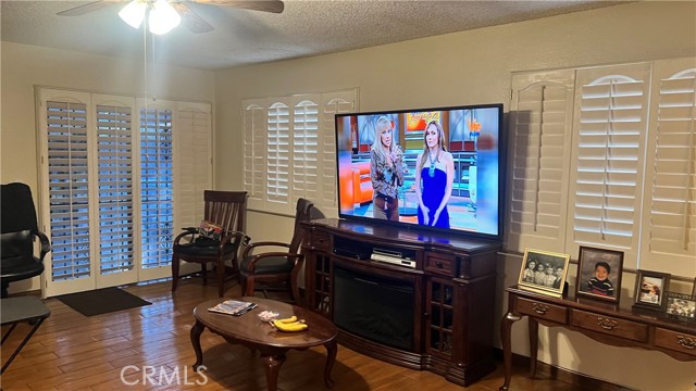 11053 Elmcrest St, El Monte CA: https://media.crmls.org/medias/6f7b5049-3286-4ab1-97ec-df9c3e9f74a2.jpg