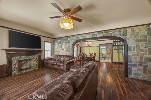 Detail Gallery Image 5 of 39 For 122 E Rosewood Ct, Ontario,  CA 91764 - 2 Beds | 2 Baths