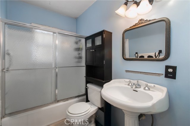 Detail Gallery Image 9 of 28 For 1329 -1331 N Screenland Dr, Burbank,  CA 91505 - – Beds | – Baths