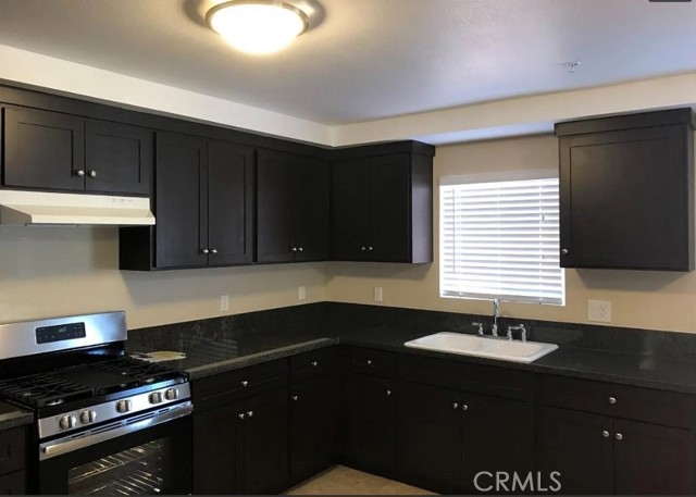 Detail Gallery Image 3 of 8 For 1663 E 85th St, Los Angeles,  CA 90001 - 4 Beds | 2 Baths