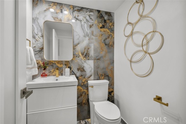 22835 Styles Street, Woodland Hills CA: https://media.crmls.org/medias/6f7ccb42-f1a0-4fd9-a05c-f1241db69da6.jpg