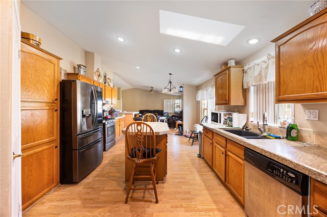 Detail Gallery Image 6 of 25 For 24090 Juniper Hills, Homeland,  CA 92548 - 4 Beds | 2 Baths