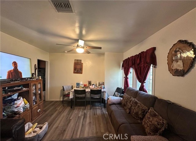 Detail Gallery Image 4 of 21 For 10673 Saticoy, Sun Valley,  CA 91352 - 3 Beds | 1 Baths