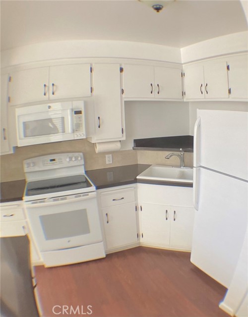 Detail Gallery Image 9 of 17 For 253 N Rafael Walk, Long Beach,  CA 90803 - 2 Beds | 1 Baths