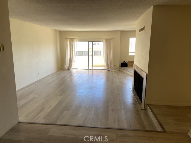 Detail Gallery Image 21 of 61 For 11820 Mayfield Ave #212,  Los Angeles,  CA 90049 - 2 Beds | 2 Baths