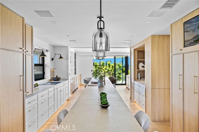 1075 Granville Drive, Newport Beach CA: https://media.crmls.org/medias/6f7f250b-d2a2-4d4b-b0ce-6f5ea222c525.jpg