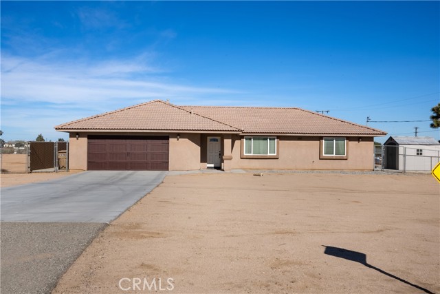 Detail Gallery Image 2 of 33 For 18798 Mojave, Hesperia,  CA 92345 - 3 Beds | 2 Baths