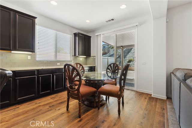 Detail Gallery Image 10 of 44 For 4101 Cottonwood Cir, Lake Elsinore,  CA 92530 - 4 Beds | 3/1 Baths