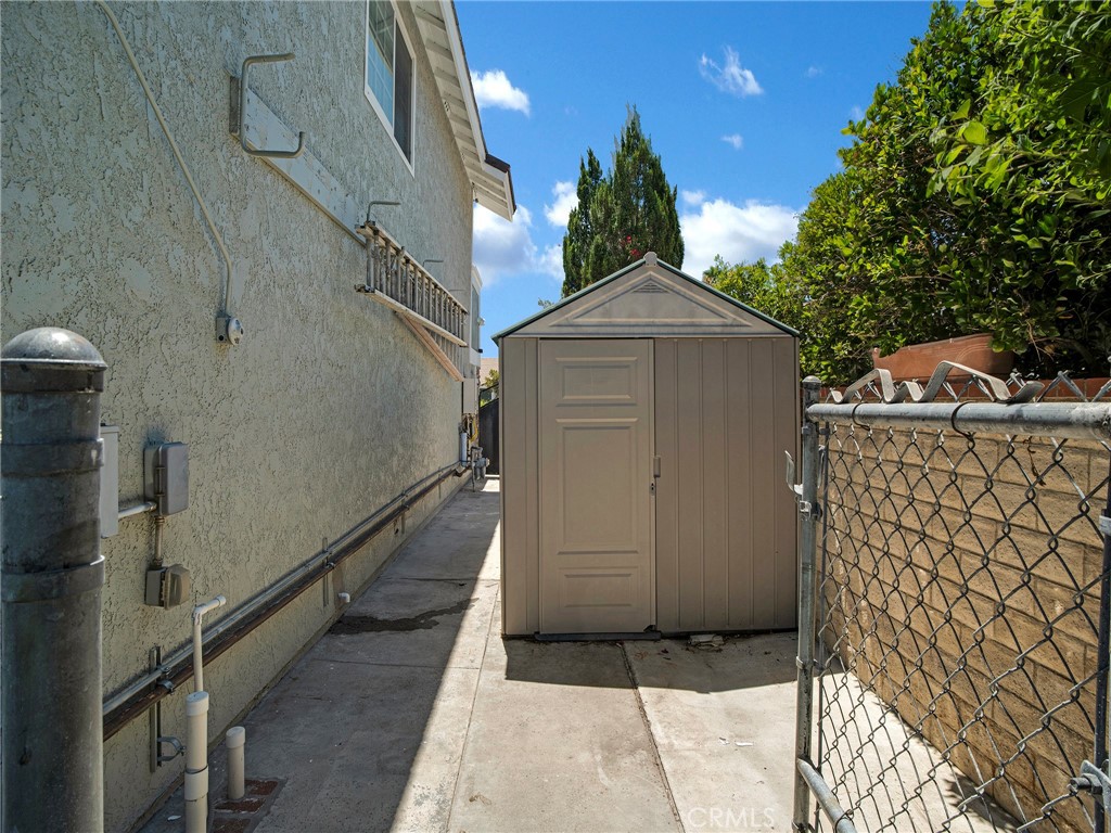 https://media.crmls.org/medias/6f807c73-5bde-4871-a42f-40b243517a91.jpg?preset=X-Large