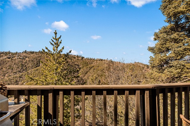 Detail Gallery Image 13 of 30 For 1256 Grass Valley, Lake Arrowhead,  CA 92352 - 3 Beds | 2 Baths