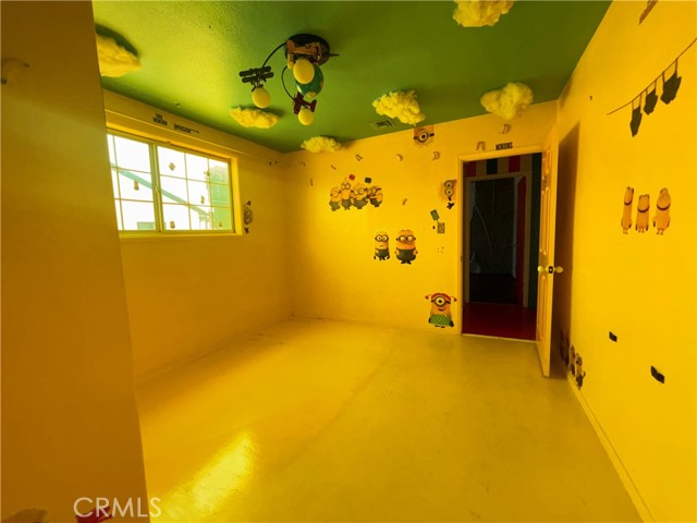 Detail Gallery Image 16 of 35 For 7032 Stansbury Ave, Van Nuys,  CA 91405 - 4 Beds | 3 Baths