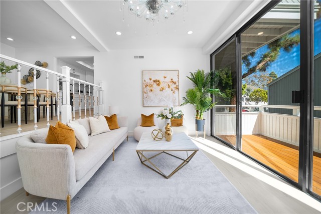 Detail Gallery Image 4 of 27 For 102 Intrepid, Newport Beach,  CA 92663 - 4 Beds | 3 Baths