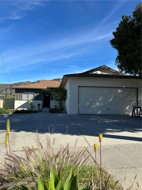 Detail Gallery Image 2 of 13 For 7941 Wentworth Ave, Sunland,  CA 91040 - 3 Beds | 2 Baths