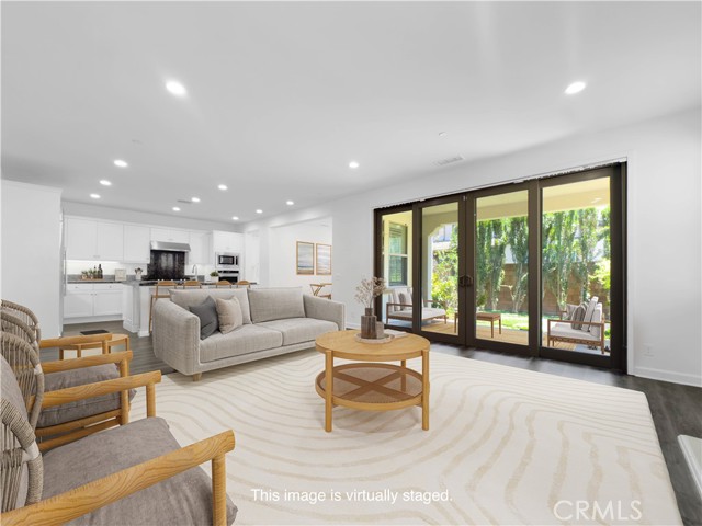 Detail Gallery Image 2 of 19 For 19402 Snowdon Ln, Huntington Beach,  CA 92646 - 4 Beds | 3 Baths