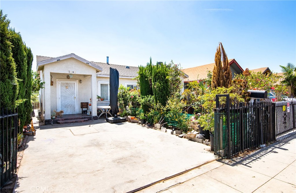 1040 W 53rd Street, Los Angeles, CA 90037
