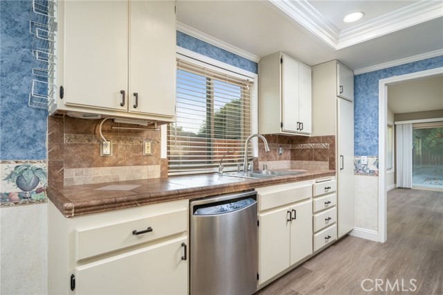 Detail Gallery Image 11 of 31 For 3901 San Lorenzo River Rd, Ontario,  CA 91761 - 4 Beds | 2 Baths