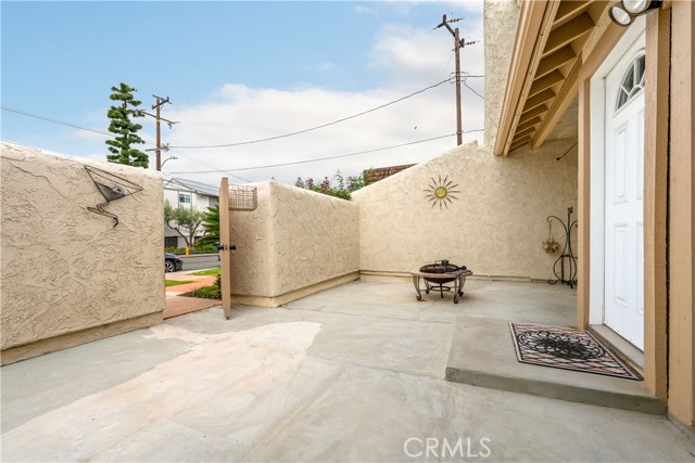 Detail Gallery Image 3 of 31 For 25900 Oak St #102,  Lomita,  CA 90717 - 3 Beds | 2 Baths
