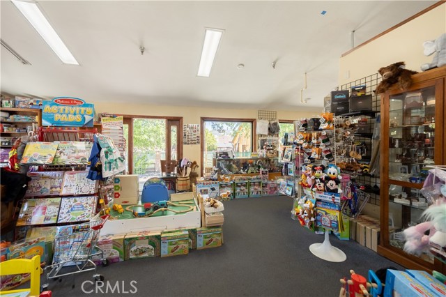 652 Pine Knot, Big Bear Lake CA: https://media.crmls.org/medias/6f83ea39-a94d-4e8b-ad14-bde8c3dbdea3.jpg