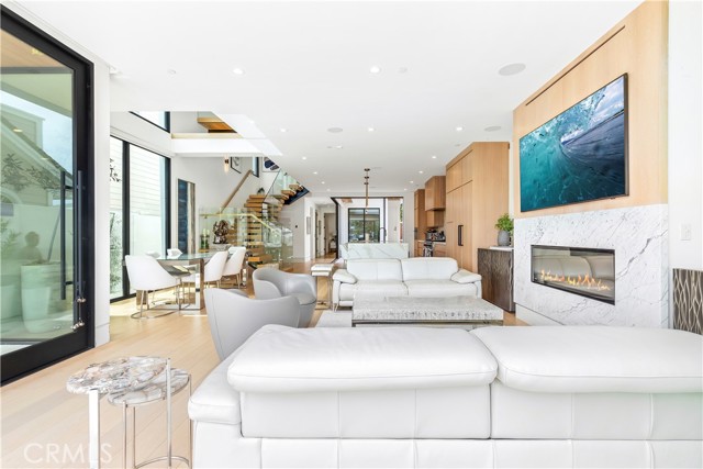 Detail Gallery Image 7 of 62 For 221 Heliotrope Ave, Corona Del Mar,  CA 92625 - 4 Beds | 5/1 Baths