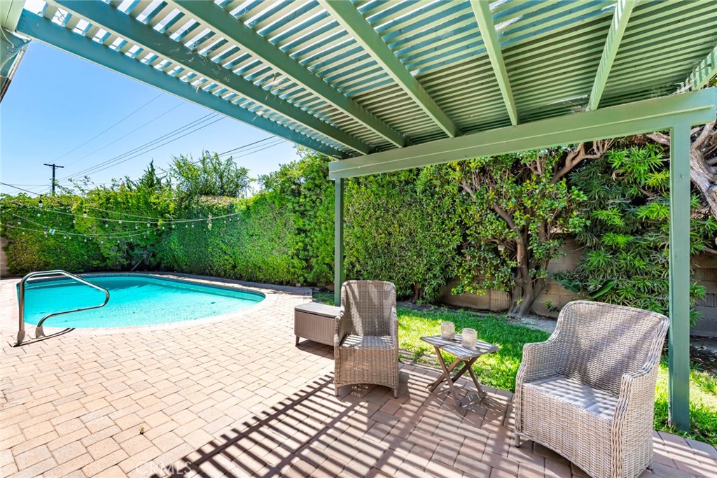 https://media.crmls.org/medias/6f85149b-20b0-4411-84d2-477b7769c7d8.jpg?preset=X-Large