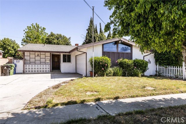 Detail Gallery Image 1 of 33 For 13727 Leadwell St, Van Nuys,  CA 91405 - 3 Beds | 1/1 Baths