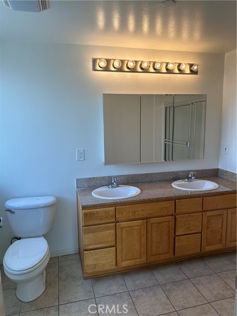 Detail Gallery Image 11 of 23 For 7551 Jordan #408,  Canoga Park,  CA 91303 - 3 Beds | 3 Baths