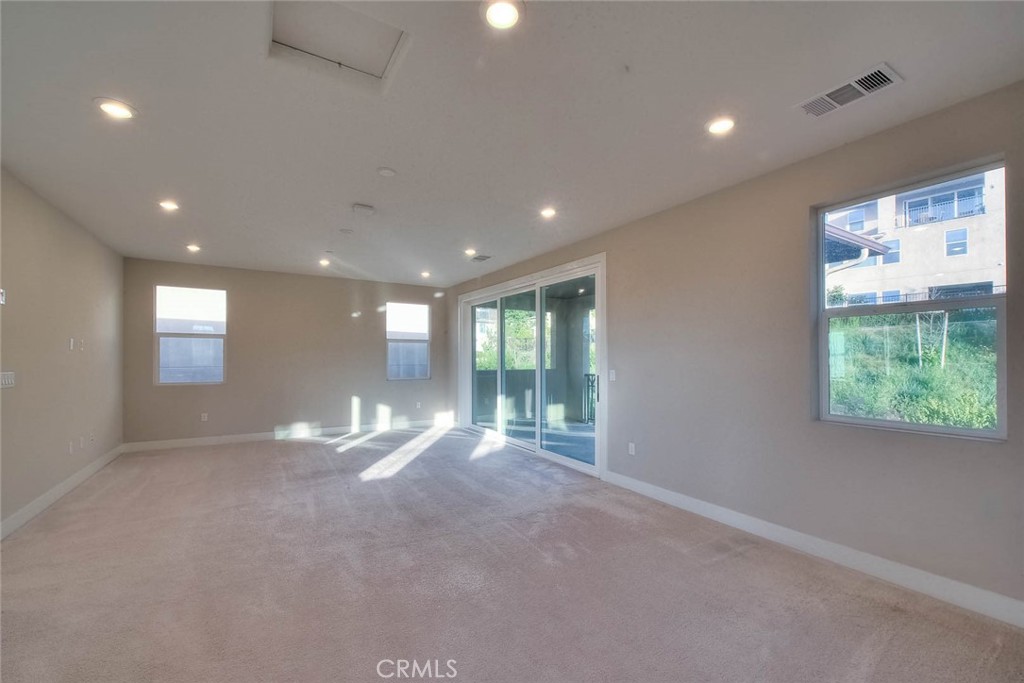 https://media.crmls.org/medias/6f86cd60-8b6c-49b4-9130-4c20fa3c1b89.jpg?preset=X-Large