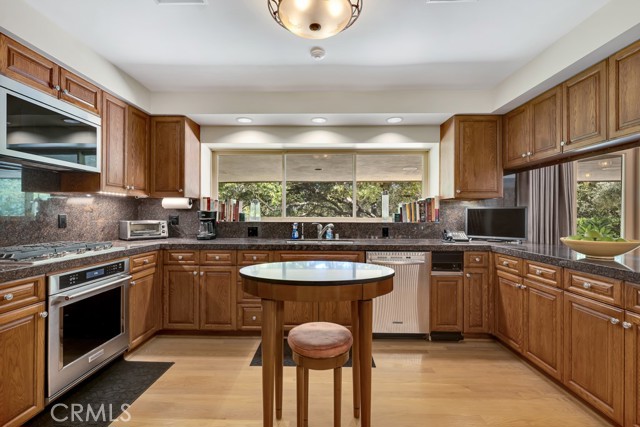 Detail Gallery Image 25 of 67 For 16700 Bosque Dr, Encino,  CA 91436 - 3 Beds | 2/1 Baths