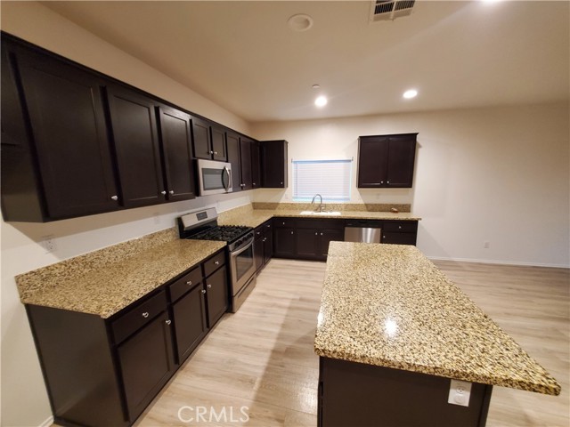 Detail Gallery Image 9 of 29 For 35349 Mickelson, Beaumont,  CA 92223 - 4 Beds | 2 Baths