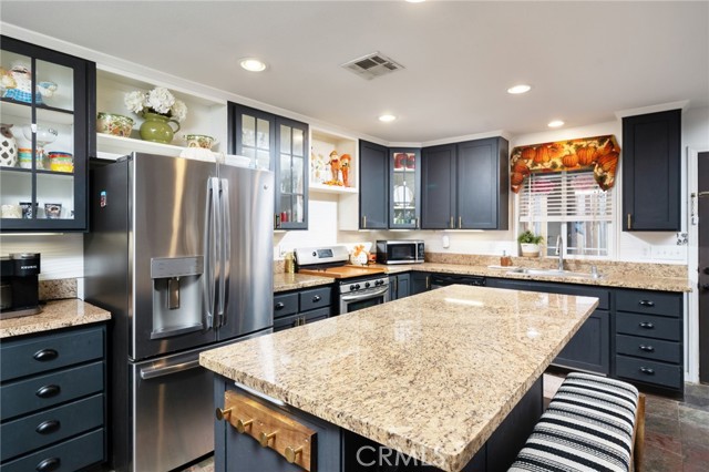 7575 Rancho Road, Wrightwood CA: https://media.crmls.org/medias/6f87d352-4d21-4092-961b-bbbbc4b41ed4.jpg