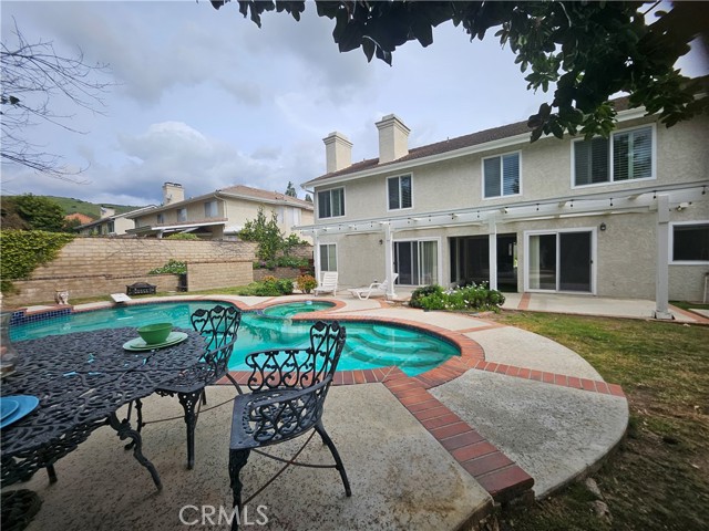 Detail Gallery Image 3 of 6 For 5735 Stonecrest, Agoura Hills,  CA 91301 - 4 Beds | 4 Baths