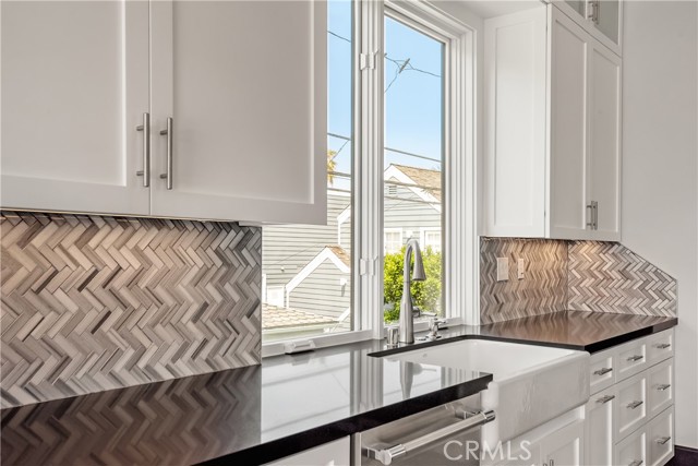 509 Marine Avenue, Manhattan Beach, California 90266, 6 Bedrooms Bedrooms, ,2 BathroomsBathrooms,Residential,Sold,Marine,SB21082532
