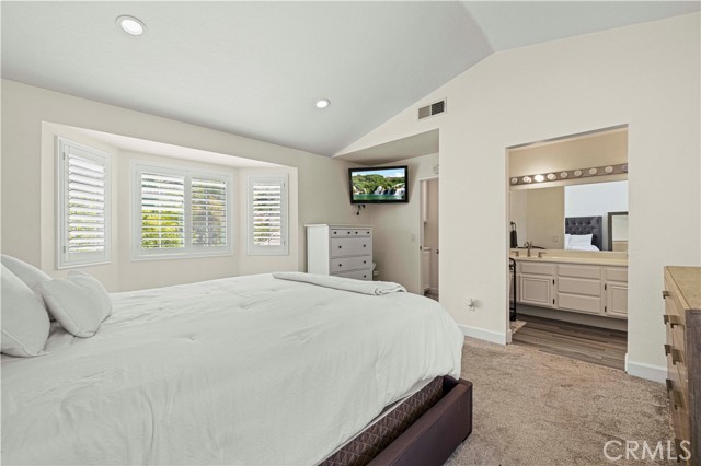 28519 Forest Meadow Place, Castaic CA: https://media.crmls.org/medias/6f89fdb5-dea3-4e2c-8613-9bed19696ab6.jpg
